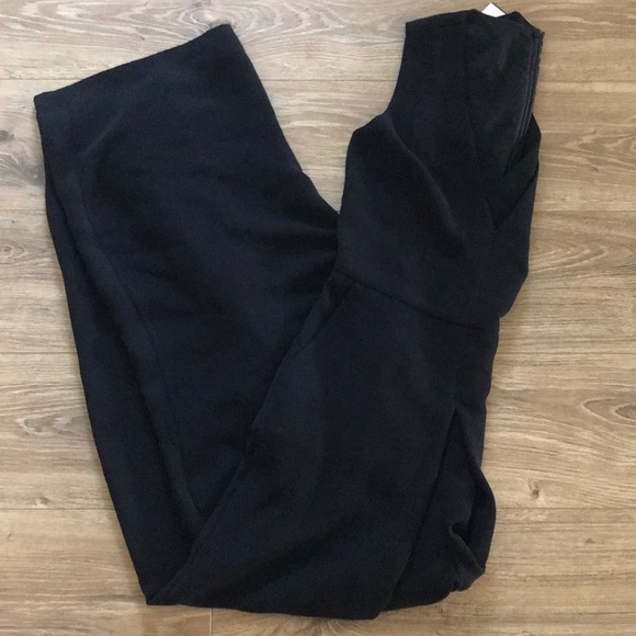 🖤 Vince Double-V Solid Jumpsuit Black - Picture 8 of 8
